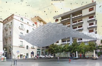 Uno "stormo d'uccelli" per fare ombra su piazza Portanova a Salerno
