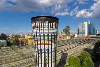 Milano recupera la sua Torre Arcobaleno