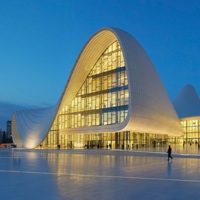 Artigianato ingegnerizzato e 230 mc di legno per l'auditorium a Baku di Zaha Hadid