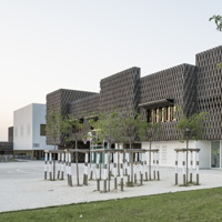 Alle porte di Parigi, la scuola rompe ogni standard: l'esperienza di Vincent Parreira Atelier Architecture
