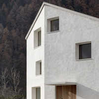 Il monolite bianco a Campo Tures di Pedevilla Architects è il progetto italiano finalista al Wienerberger Brick Award