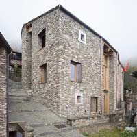 Architettura alpina contemporanea: un passaggio a nord-ovest? Ostana e l'architettura delle Alpi Occidentali