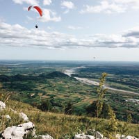 Workshop di architettura per realizzare strutture di supporto alle attività di volo in deltaplano