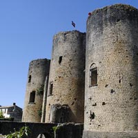 Château de Villandraut a Langon: un cantiere didattico in Francia per l'anno europeo del patrimonio