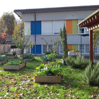 Il Giardino di Corte: un percorso verde per la comunità di mamme e bambini di CasArché a Milano