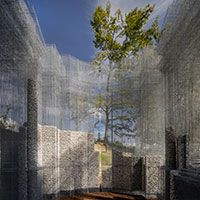 Edoardo Tresoldi inaugura Simbiosi. Nel parco Arte Sella un'opera scultorea che racchiude architettura e natura