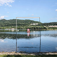 Floating Pavilion. Abitare sull'acqua riciclando i fusti della birra, la proposta di 65 studenti per W.A.Ve 2019