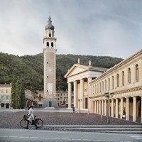 Valdobbiadene (Tv): la piazza del municipio è firmata dal giovane studio Larchs architettura