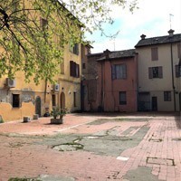 I violini del ghetto. Progetti a confronto per il restyling di piazza Corte dei Liutai a Pieve di Cento