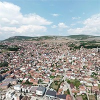 La piazza principale di Rahovec, in Kosovo, è da ridisegnare