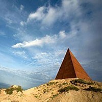 Fiumara d'Arte. 13 opere da selezionare per la rigenerazione del museo a cielo aperto d'arte contemporanea