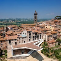 Peccioli (Pisa), inaugurato il «Palazzo senza tempo» firmato Mario Cucinella Architects