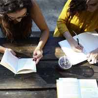 Pensiline fotovoltaiche modulari per lo studio e il coworking all'aperto