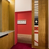 Triennale Milano inaugura Sala Sottsass (allestimento permanente) e la mostra "Ettore Sottsass. Struttura e colore"