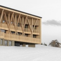 MoDusArchitects rivoluziona l'hotel sull'Alpe di Siusi