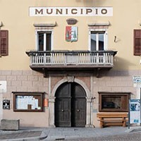 Borgo d'Anaunia (TN), un centro per l'accoglienza turistica al piano terra del Municipio
