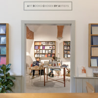 Firenze, la libreria con cucina progettata da Deferrari+Modesti trae spunto dai "café littéraire"