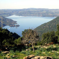 Itinerari ciclopedonali e punti di approdo per esplorare il paesaggio lacustre e costiero della Sardegna