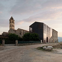 Corsica, il restauro del monastero di Saint Francois di Amelia Tavella, sintesi perfetta tra passato, presente e natura