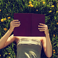 Piccole strutture per leggere e scambiare libri negli spazi pubblici