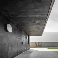 Dalle astrazioni di Kelly alla tradizione costruttiva locale: ecco come nasce casa Visibilio firmata MoDus Architects