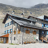 Riqualificazione e ampliamento del rifugio alpino Graffer, al Grostè