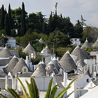 Un logo per Coreggia 2025, da 130 anni annessa al Comune di Alberobello