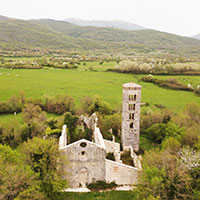 Reuse the Abbey, un centro di meditazione e spettacoli nell'Abbazia benedettina di S. Maria del Piano, in provincia di Rieti