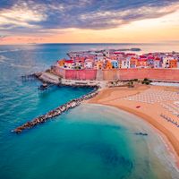 Rebranding Termoli. Una nuova identità visiva [fresca e coinvolgente] per la città costiera del Molise