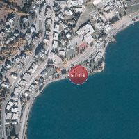 Una Lake House riflessa sul lago di St. Moritz, in Svizzera