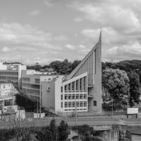 Architetture di città: lo sguardo fotografico di Mario Ferrara sull'eredità moderna della scuola napoletana
