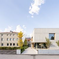 Treviso. la doppia anima del nuovo showroom AD firmato Galeotti/Rizzato e mzc+