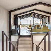 Capalbio, il Casale Celato di Westway Architects mette a sistema terra, acqua e aria
