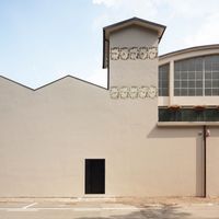 QB Atelier trasforma un ex opificio di Lendinara in una residenza contemporanea