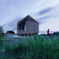 La Casa sotto la nuvola, l'architettura di LDAiMdA diventa palcoscenico dell'abitare