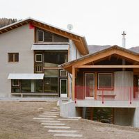 Accettazione e negazione dell'intorno: Casa BM di ErranteArchitetture nasce per antitesi