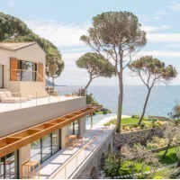 A Recco (Ge) la villa plasmata dal parco terrazzato, una fusione intima tra architettura, paesaggio e interior design