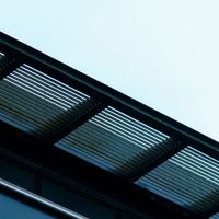 La tettoia non smontabile è "nuova costruzione" e richiede il permesso di costruire