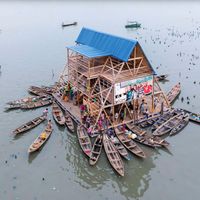 Strutture ricettive a contatto con il mare nel villaggio Torsiaje, Indonesia