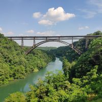 Un ponte ferroviario per attraversare il Fiume Adda