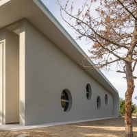 Dinamicità e riconoscibilità per la scuola a Bellaria, firmata S. B. Arch - Bargone Architetti Associati