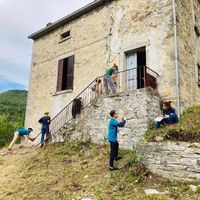 Recuperare l'ex scuola di Cassio: muri a secco e lavorazione della pietra